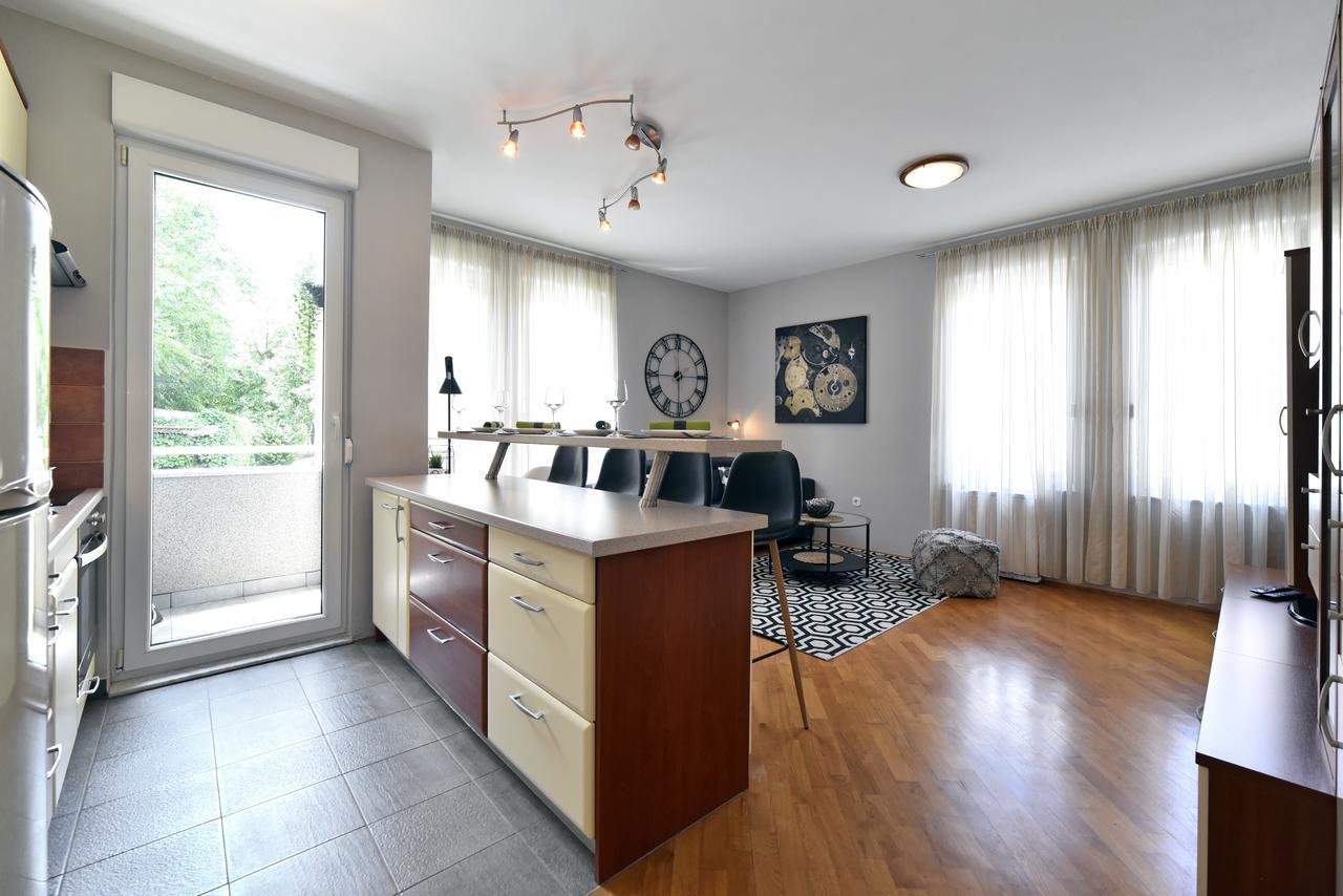 Old Clock Apartment 萨格勒布 外观 照片